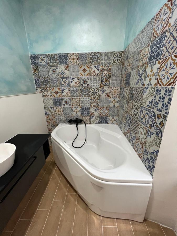 Alla Scalinata Del Teatro Rossetti Confort Suites Parcheggio Triest Exterior foto