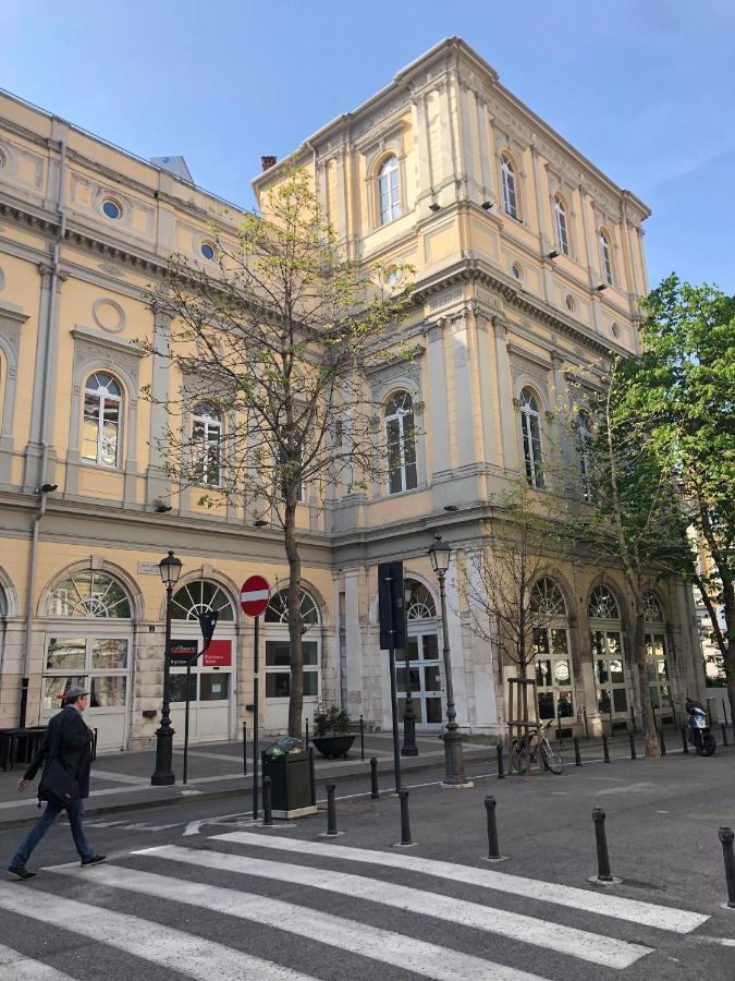 Alla Scalinata Del Teatro Rossetti Confort Suites Parcheggio Triest Exterior foto