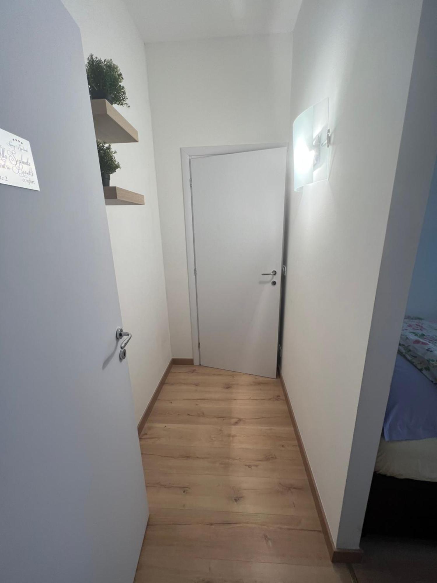 Alla Scalinata Del Teatro Rossetti Confort Suites Parcheggio Triest Exterior foto